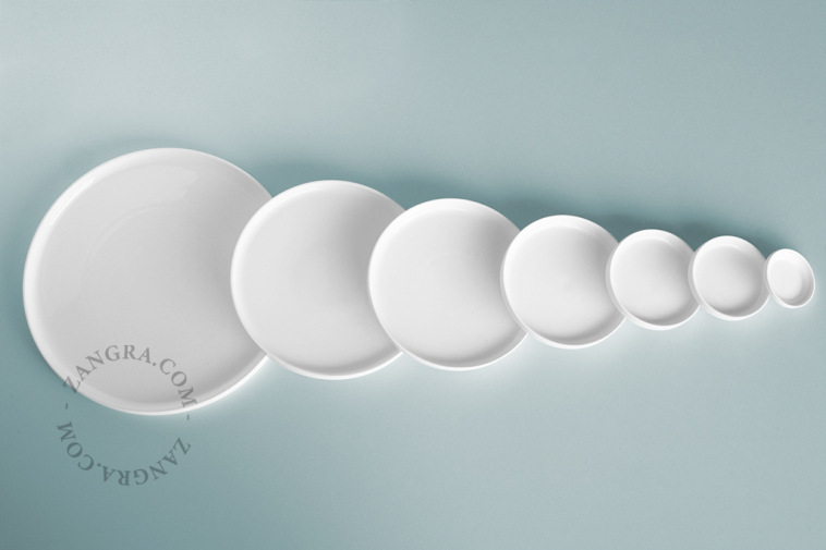 Plate in white bone china.