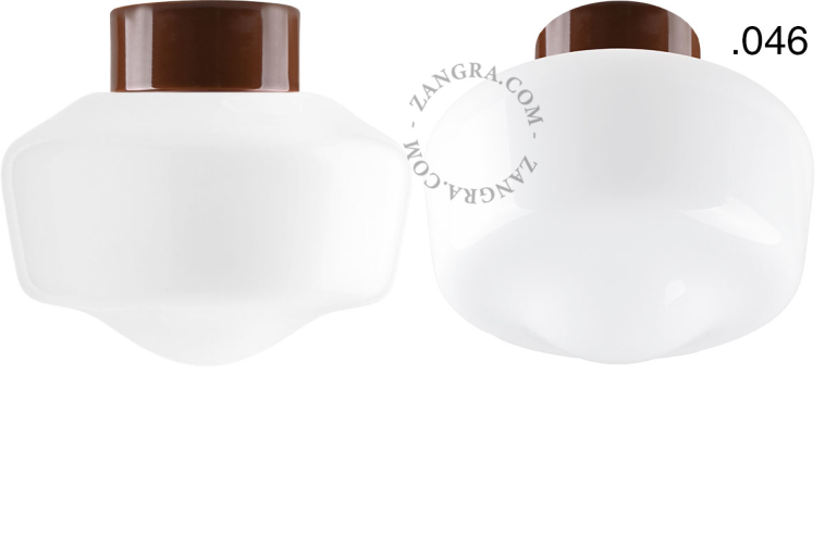 Lampe ronde en porcelaine marron.