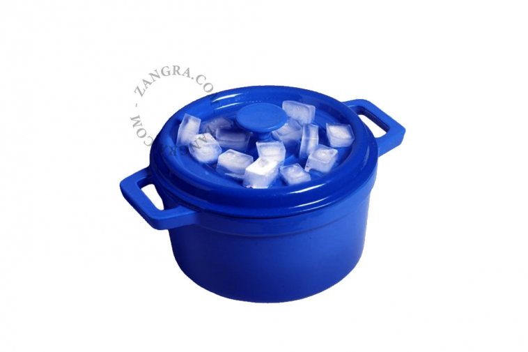 blue-iron-cooking--icecubes-pot-cast-creuset