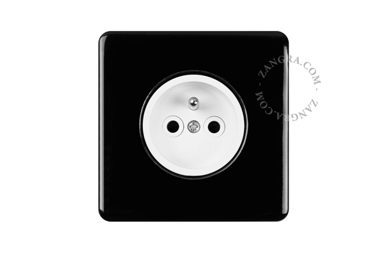 Stopcontact in zwart porselein.