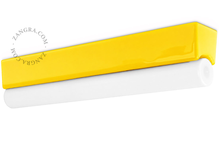 Lampe S14d aus gelbem Porzellan.