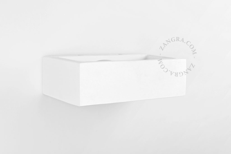 Paintable uplighter in plaster.