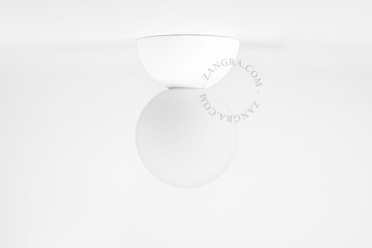 Paintable wall light in plaster.