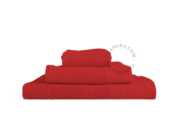 Rode nid d'abeille handdoeken.