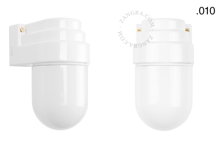 Art-Deco-Wandleuchte aus weißem Porzellan.