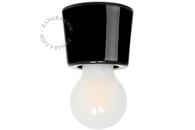 Lampe en porcelaine noire.