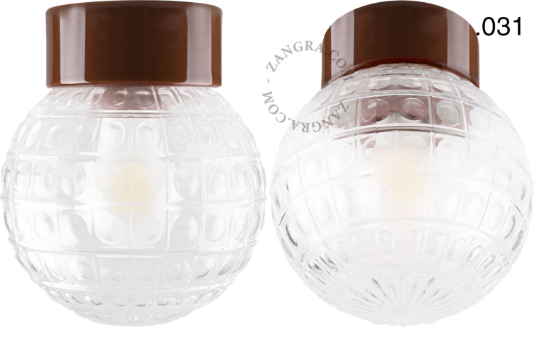 Lampe ronde en porcelaine marron.