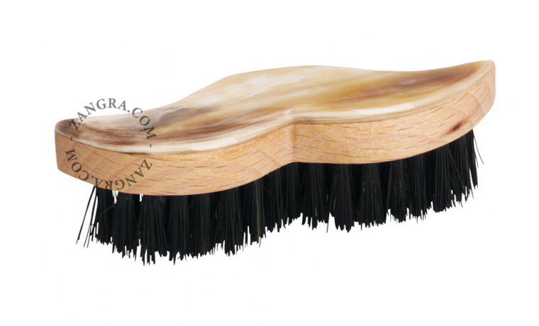 Horn beard brush
