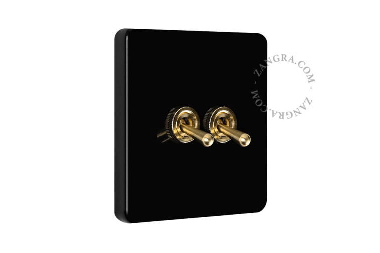 Interruttore quadrato in porcellana nera.