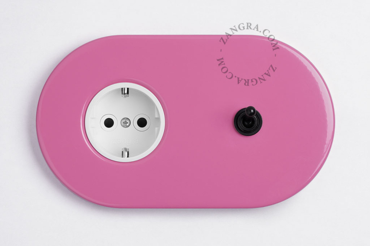 tomada embutida em rosa e interruptor bidirecional ou simples - alavanca em preto