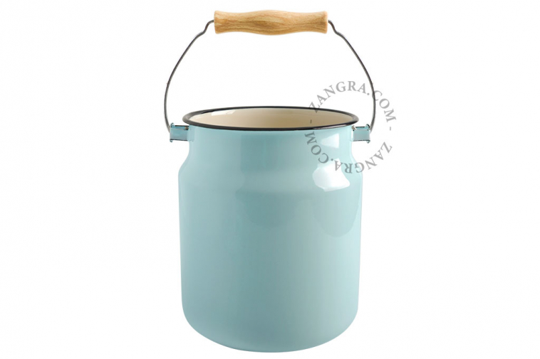 Small compost bin in light blue enamel with wooden handle.