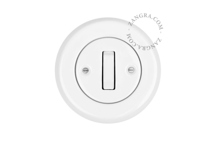 Schalter aus weissem Porzellan.