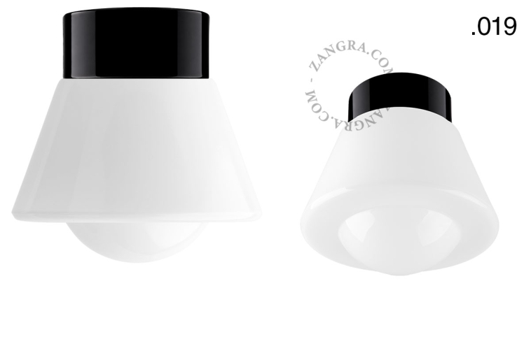 Zwarte porseleinen lamp met glazen schroefkap.
