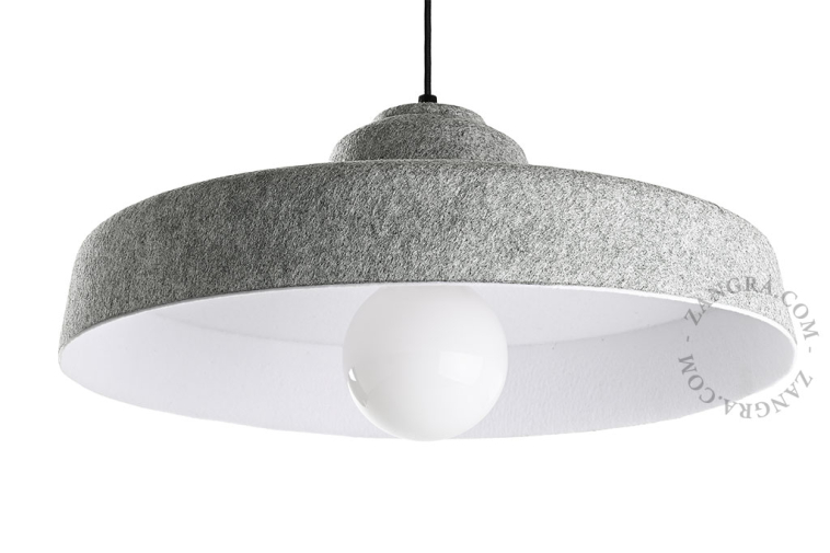 Acoustic pendant light in felt.