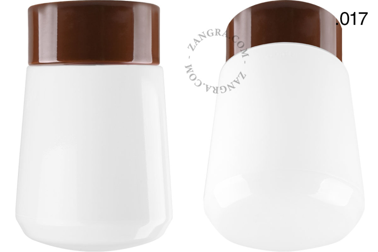 Lampe ronde en porcelaine marron.