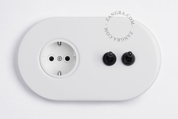 enchufe blanco e interruptor simple o conmutado - 2 palancas negras