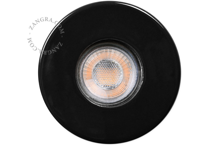 Czarna porcelanowa oprawa wpuszczana typu downlight.