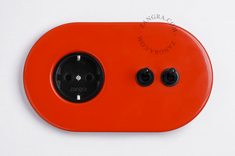 tomada embutida em vermelho e interruptor bidirecional ou simples - dupla alavanca preta