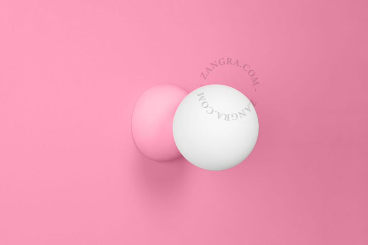 Paintable wall light in plaster.