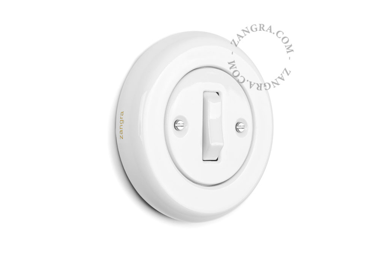 Schalter aus weissem Porzellan.