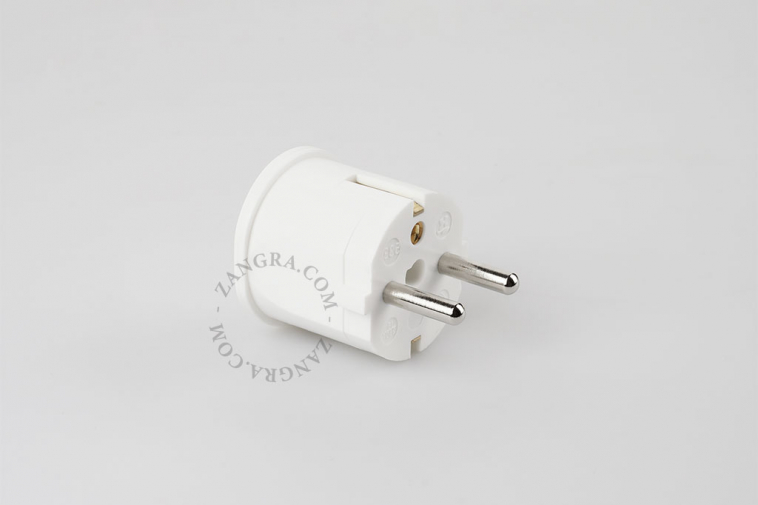 white CEE 7/7 male plug