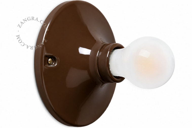 Rund lampe i brunt porcelæn.