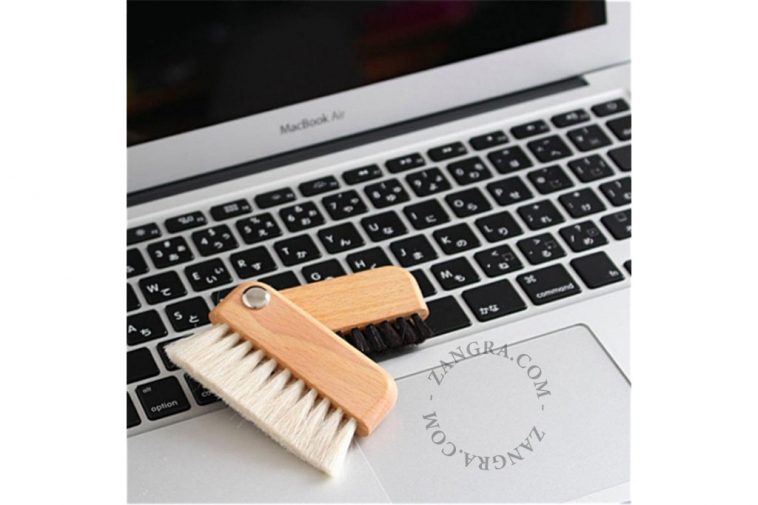 brush-laptop-wood-redecker