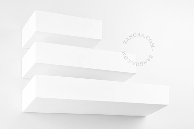 Paintable uplighter in plaster.