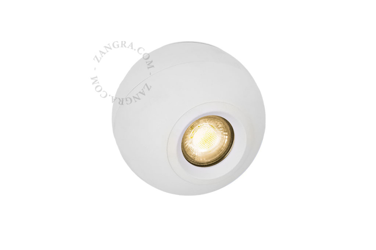 Spot sphérique apparent orientable et dimmable.