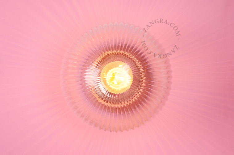 Rilled lampeskærm i klart glas.