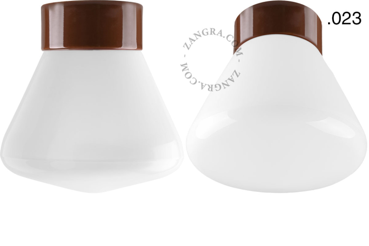Lampe ronde en porcelaine marron.