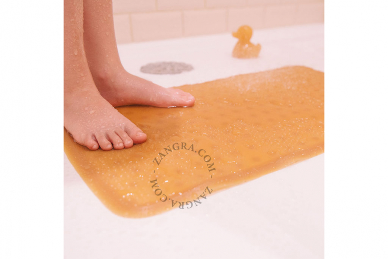 natural-rubber-bath-mat