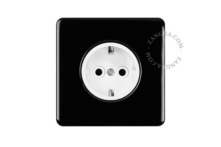 Stopcontact in zwart porselein.