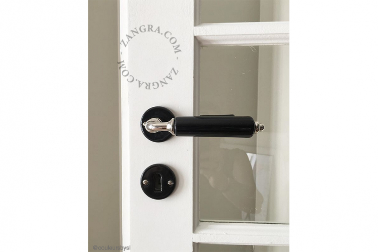 Door handle in black porcelain and silver.