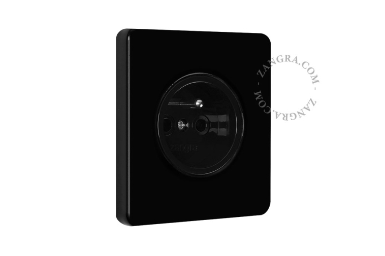 Stopcontact in zwart porselein.