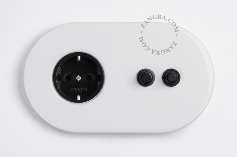 Outlet and integrated push double switch