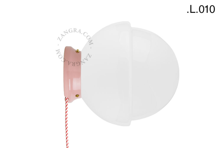 Lampe Art Deco en porcelaine rose avec globe en verre.