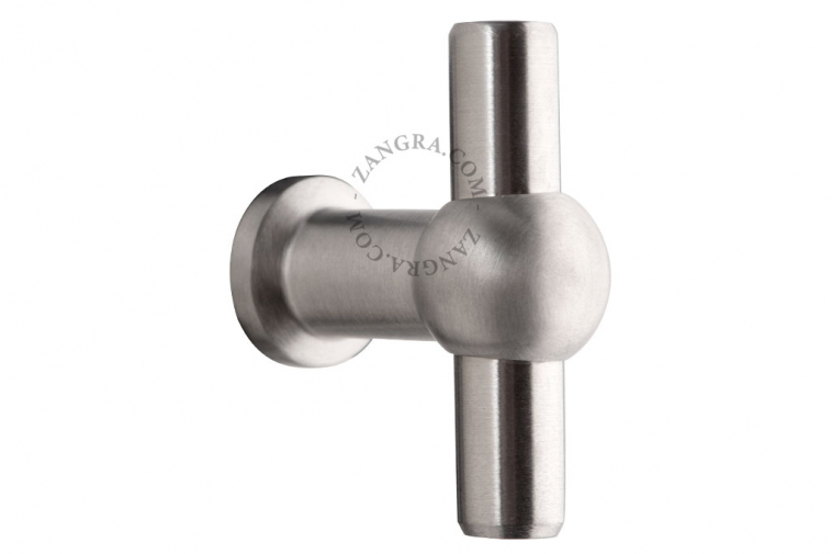 Stainless steel pull handle.