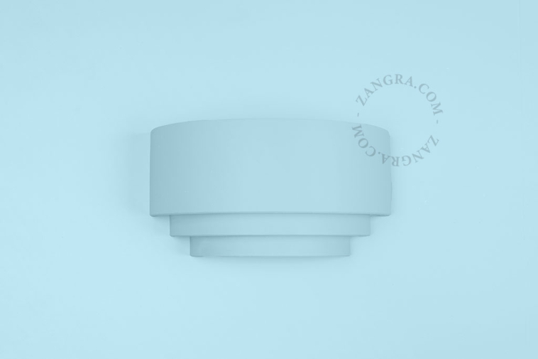 Paintable wall light in plaster.