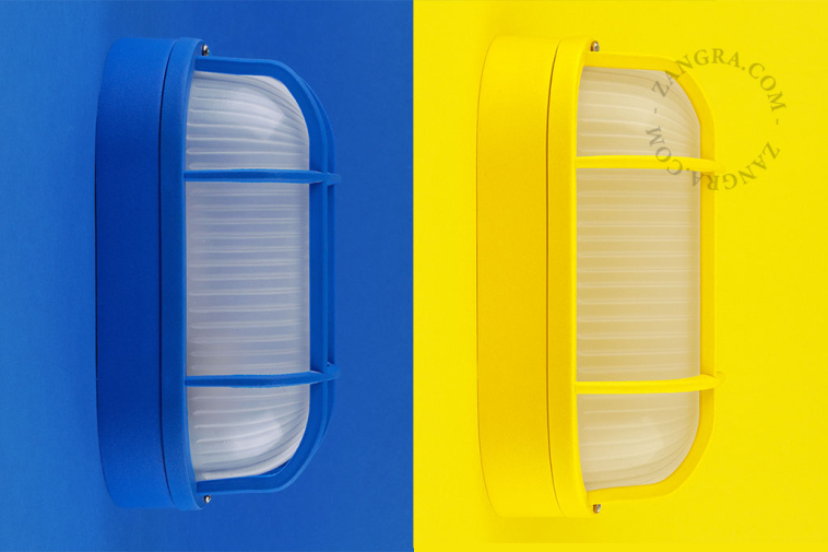 Gele buitenlamp.