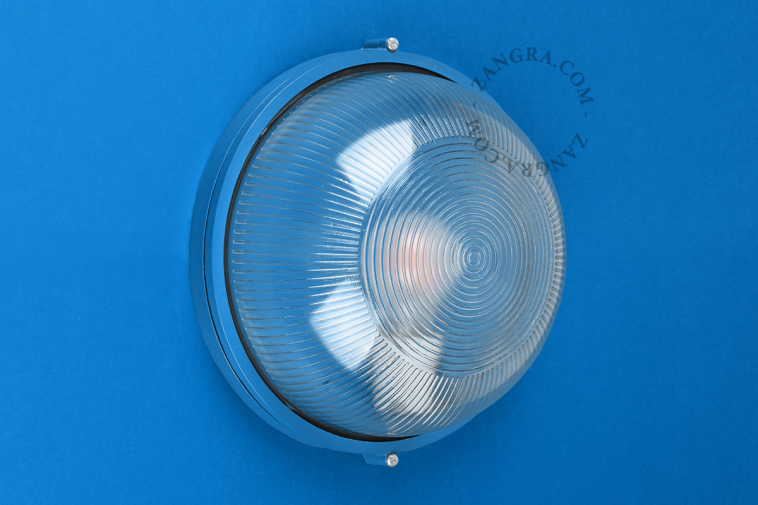 Blauwe, ronde lamp.