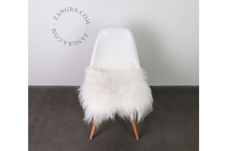 furniture035_001_l-leather-lamsvel-lambskin-peau-mouton-icelandic-chair-pad-stoelkussen-galette-chaise-02