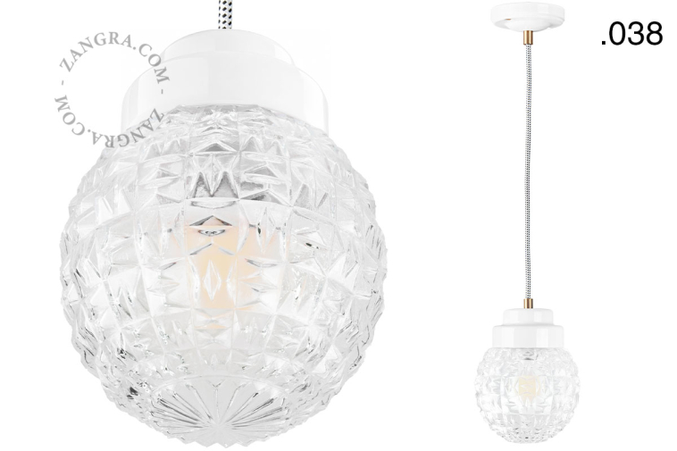 Art Deco-pendellampe i hvidt porcelæn.