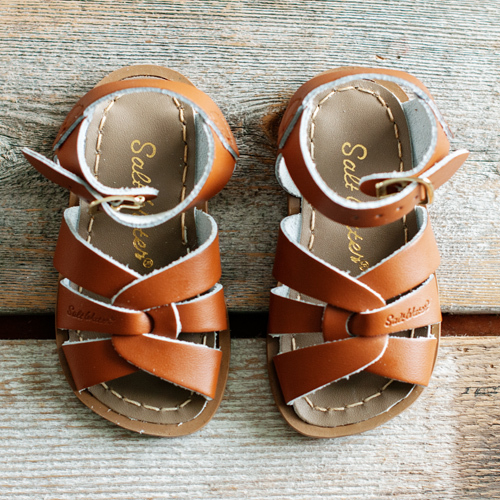 leather-sandals-saltwater-water