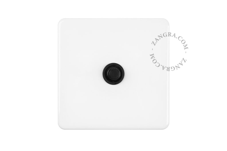 Weißer Porzellan-Druckknopf in quadratischer Form.