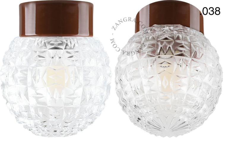 Lampe ronde en porcelaine marron.