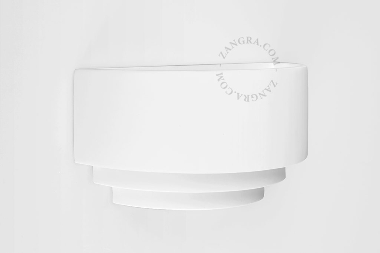 Paintable wall light in plaster.