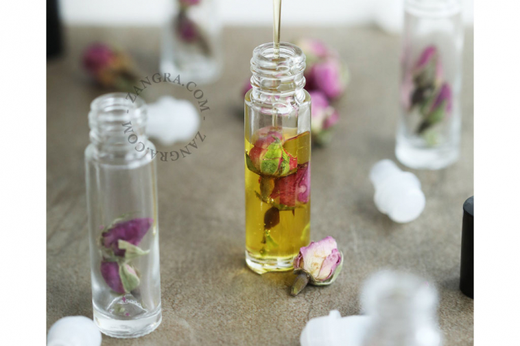 DIY-roll-on-glass-bottle-handmade-natural-products
